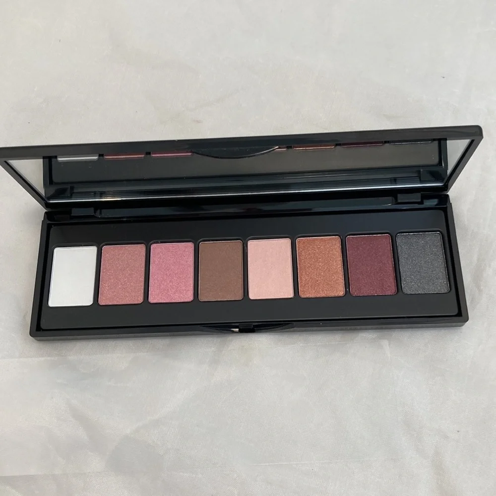 Elizabeth Arden New York Bundle Blush Highlighter and Eyeshadow - Picture 2 of 7